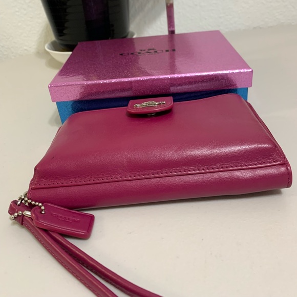 💕👜Coach Wristlet Wallet - Picture 8 of 8